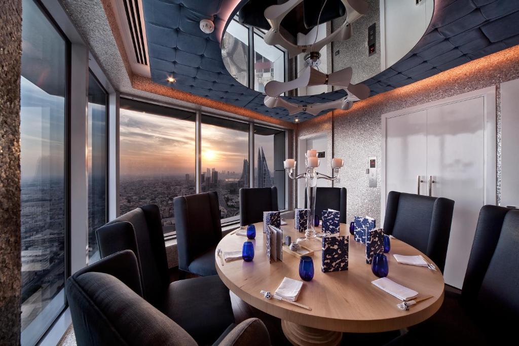 The Domain Bahrain Hotel And Spa - Adults Friendly 16 Years Plus Манама Екстер'єр фото The boardroom at the top of the Shard